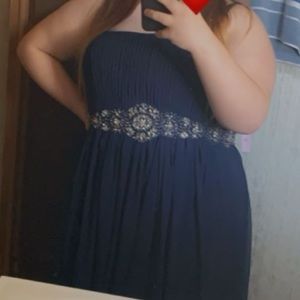 I’m selling a dress I got a long time ago for $150, it’s a size 18